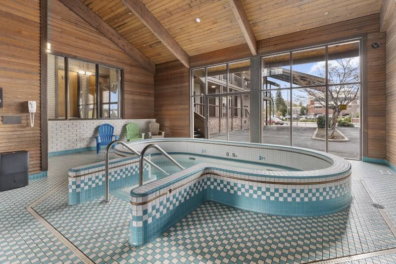 Sandpoint Hotel & Suites