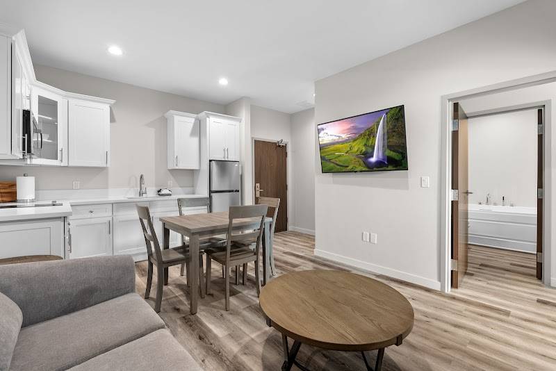 Sandpoint Hotel & Suites