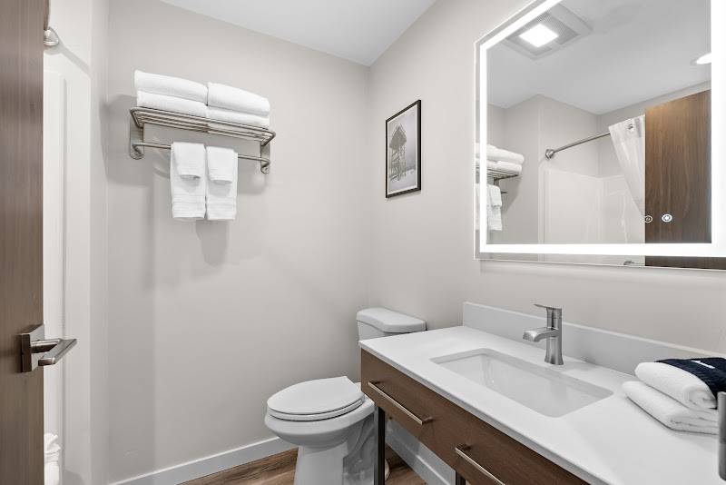 Sandpoint Hotel & Suites
