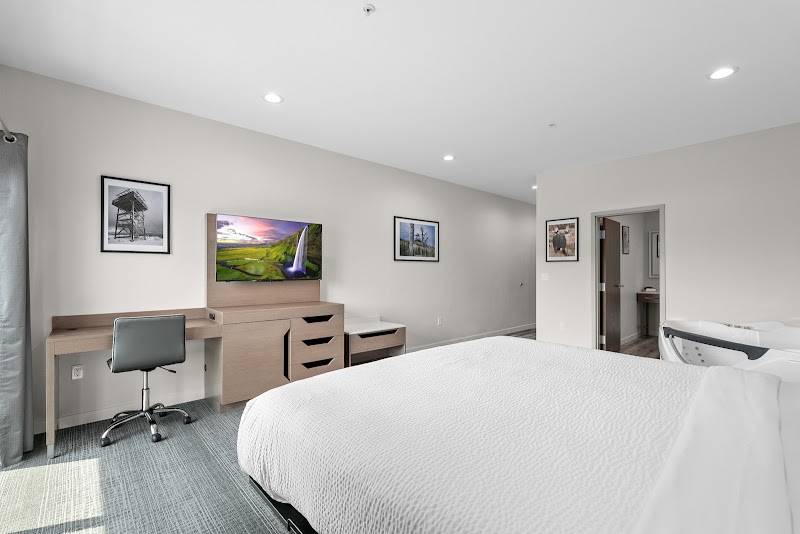 Sandpoint Hotel & Suites