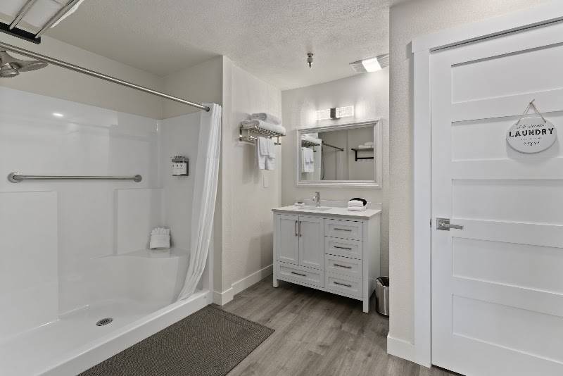 Sandpoint Hotel & Suites