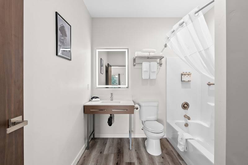 Sandpoint Hotel & Suites