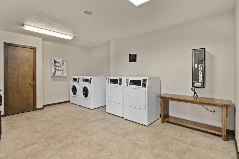 Sandpoint Hotel & Suites